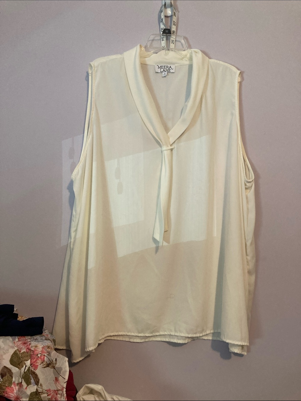 Women’s sleeveless cream blouse size 4x
